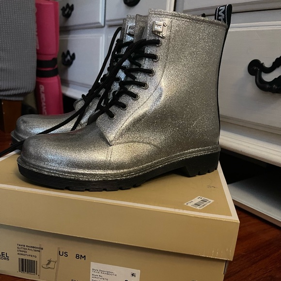 MICHAEL KORS GLITTER TAVIE RAINBOOTIE - Picture 3 of 4